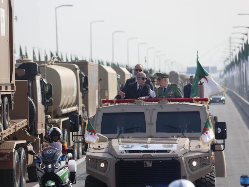 الولايات المتحدة تهدد الجزائر بعقوبات محتملة بسبب صفقات الأسلحة الروسية