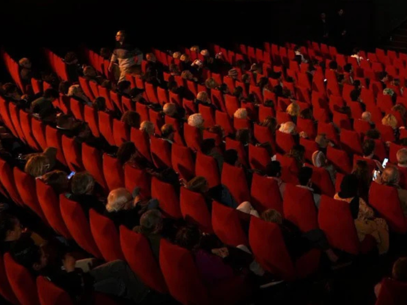 السينما المغربية تصمد في شباك التذاكر وتثبت جاذبيتها الجماهيرية