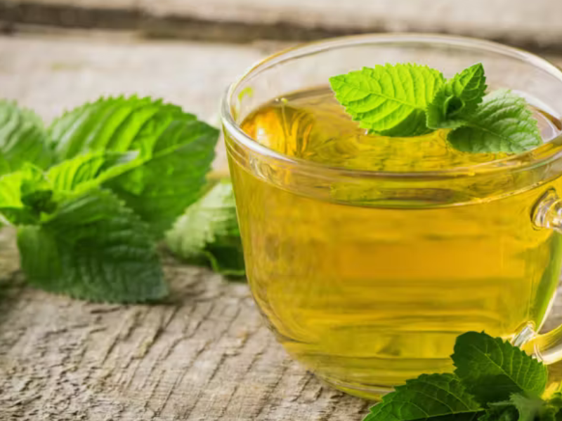 فوائد الشاي الأخضر بالنعناع: صحة ومتعة في كوب واحد