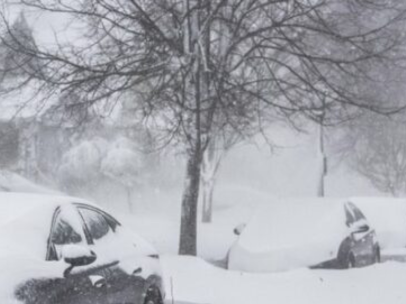 نيويورك تعلن حالة الطوارئ وتفرض حظر تجول مع اقتراب عاصفة ثلجية غير مسبوقة