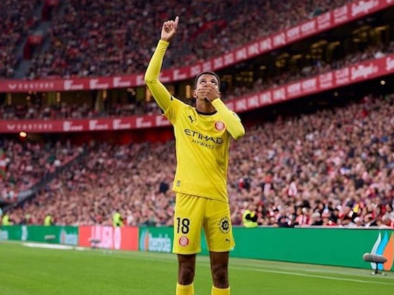 جيرونا يتسلح بخبرة أوناحي لتأمين البقاء رسمياً