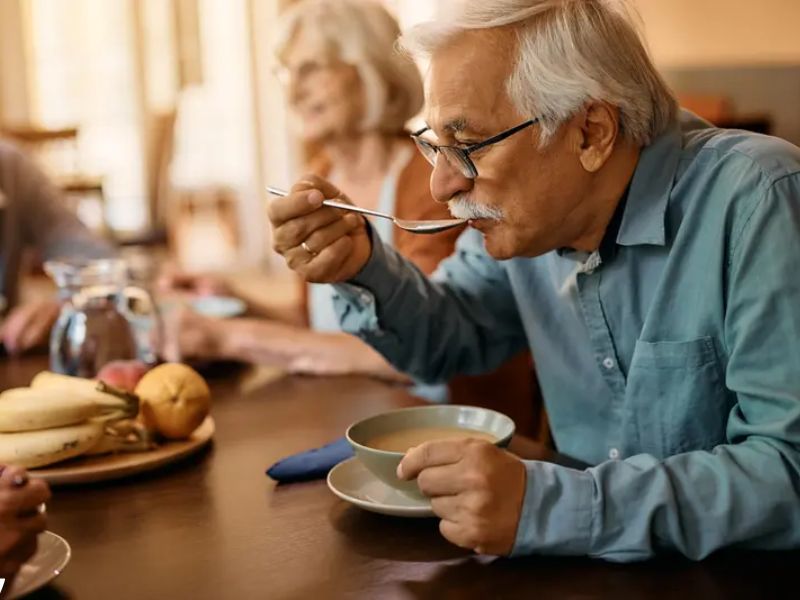 صيام كبار السن: بين الفائدة الروحية والتحديات الصحية