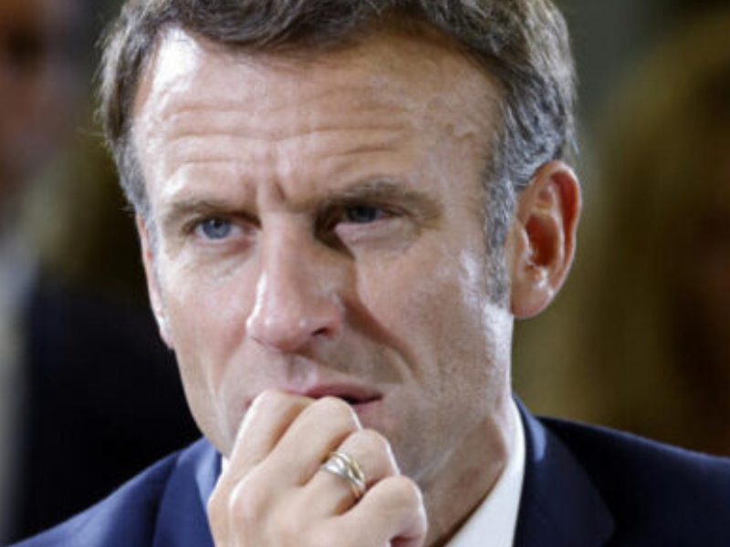 ماكرون يأمر بتحريك حاملة الطائرات “شارل ديغول” إلى المتوسط: خطوة ضمن تصاعد التوتر في الشرق الأوسط