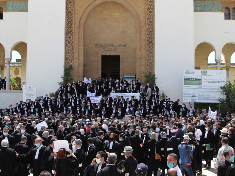 وزارة العدل توضح آليات إشعار المكاتب وتأكيد حرية المحامين في الدفاع عن موكليهم