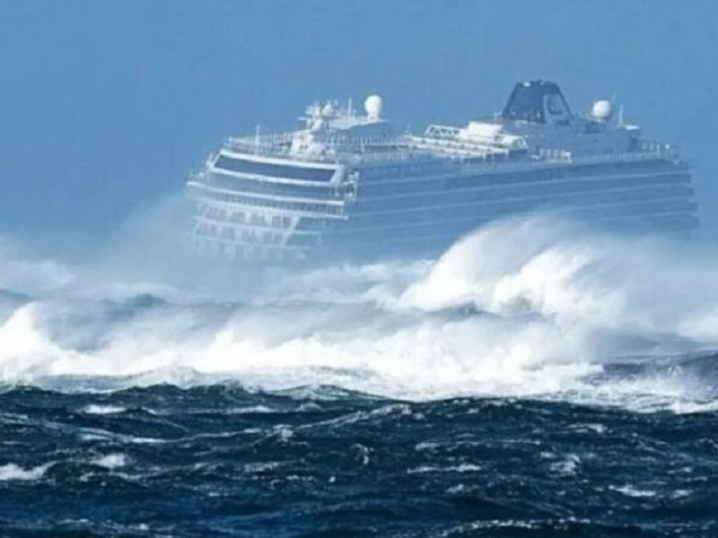 سوء الأحوال الجوية يعلق الملاحة بين طريفة وطنجة المدينة