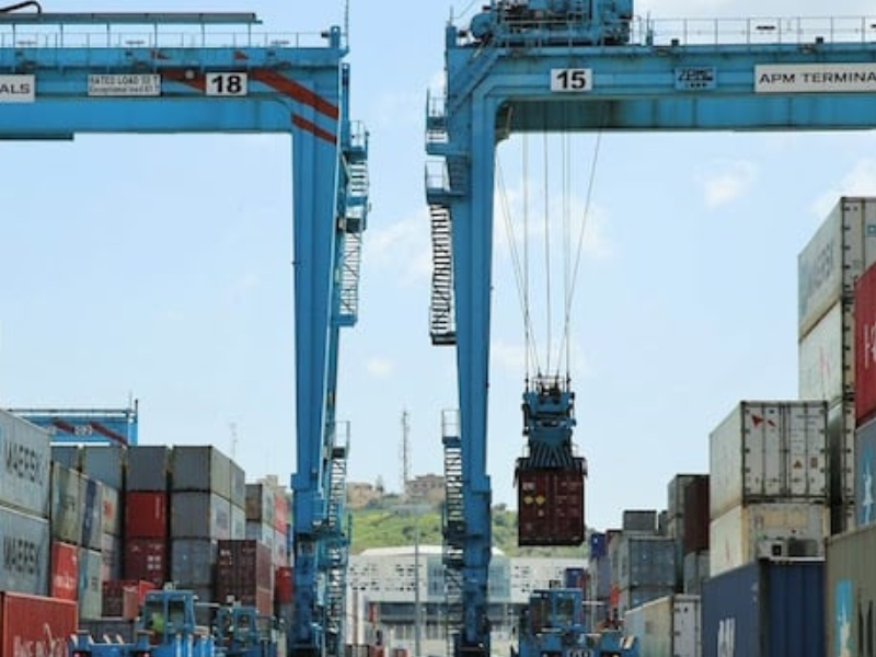 المصدرون المغاربة يترقبون تداعيات الحرب في الشرق الأوسط على التجارة وسلاسل الإمداد