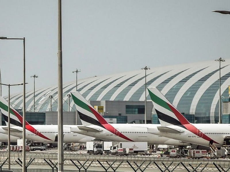 ٍاستئناف الرحلات تدريجيًا في مطار دبي بعد السيطرة على حريق خزانات الوقود