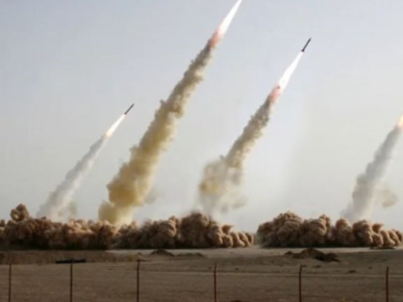 أكثر من 400 صاروخ إيراني يضرب إسرائيل وسط تزايد الخسائر