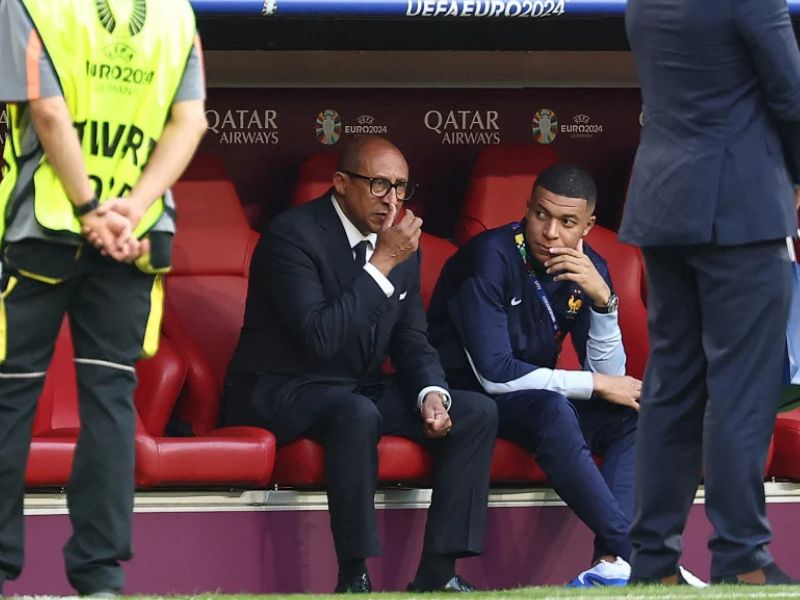 أقل من خمسة طلبات فرنسية لشغل قيادة المنتخب بعد ديشان