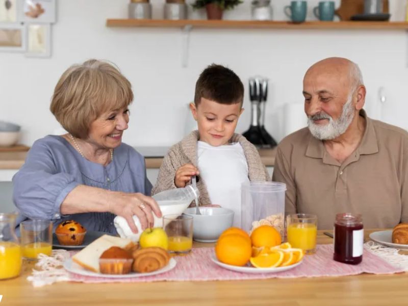 لكل مرحلة عمرية نظام غذائي خاص: كيف يؤثر طعامك اليوم على شيخوختك الصحية غدًا؟ (دليل شامل وفق أحدث الدراسات)