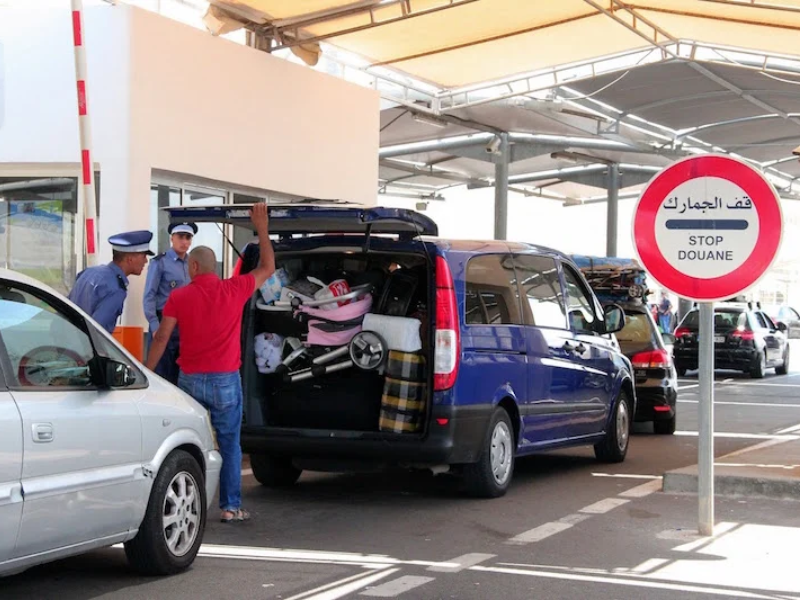 ازدحام غير مسبوق في معبر باب سبتة يشل حركة العبور بعد عيد الفطر