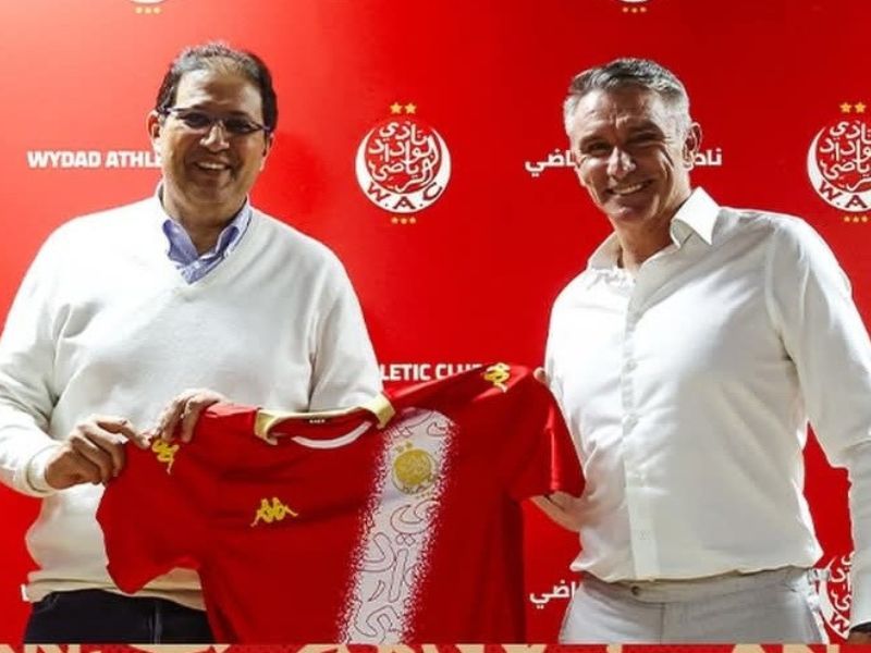 الوداد يتجه لتعويض إخفاق كأس الكونفدرالية بتعيين كارتيرون مدربًا جديدًا