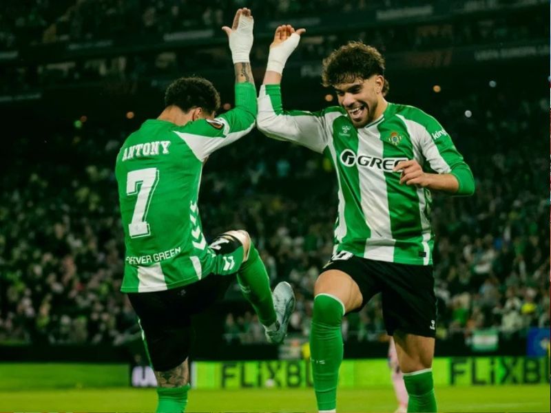 عبد الصمد الزلزولي يتوج أفضل لاعب في ريال بيتيس عن شهر مارس