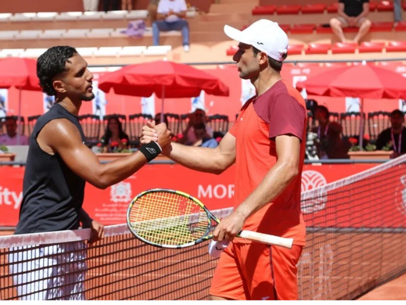 لاعبو التنس المغاربة كريم بناني وطه باعدي يتأهلون إلى دور ثمن نهائي جائزة الحسن الثاني الكبرى