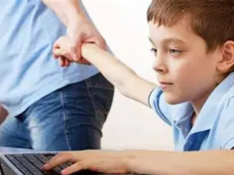 ​إندونيسيا تتخذ إجراءات صارمة لحماية الأطفال من شبكات التواصل الاجتماعي