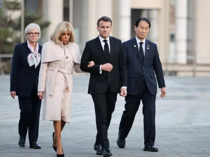 من كوريا : ماكرون ينتقد تصريحات ترمب الساخرة ويؤكد على جدية القضايا الدولية