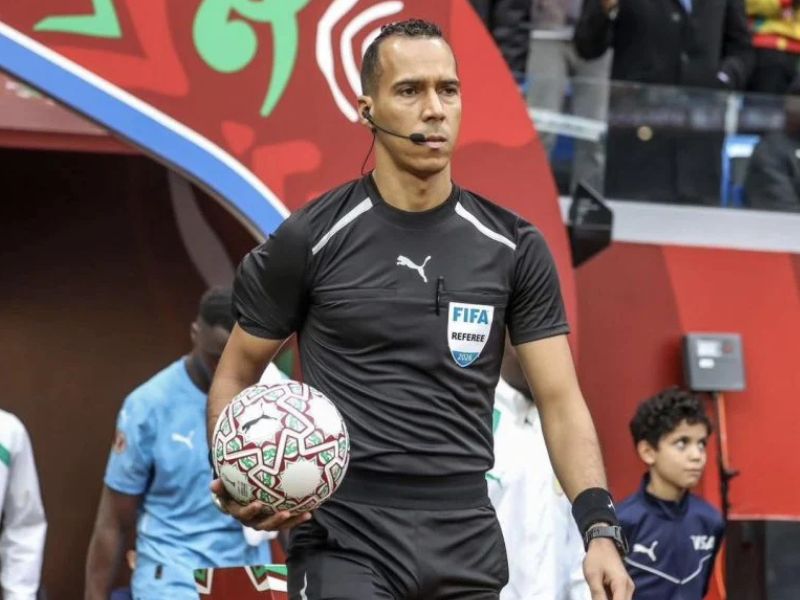 الكاف يكشف عن حكام ديربي الجيش الملكي ونهضة بركان في نصف نهائي دوري الأبطال