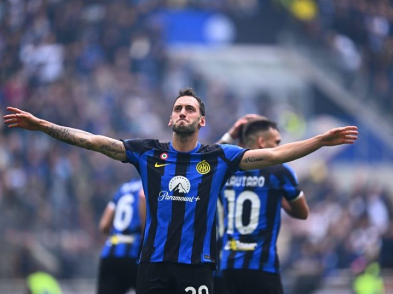 إنتر ميلان يقلب الطاولة على كومو في مباراة دراماتيكية ويقترب من حسم لقب الدوري الإيطالي