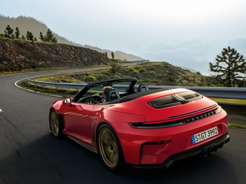 بورشه تكشف عن 911 GT3 S/C: مزيج بين الأداء الخالص وتجربة القيادة المكشوفة خفيفة الوزن