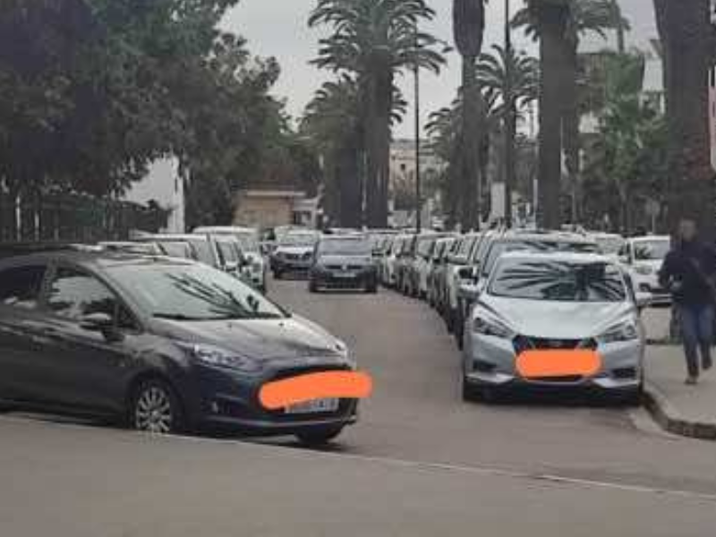 الدار البيضاء تعيد تنظيم ملف ركن السيارات: شراكات جديدة وحزم قانونية لإنهاء الفوضى الحضرية