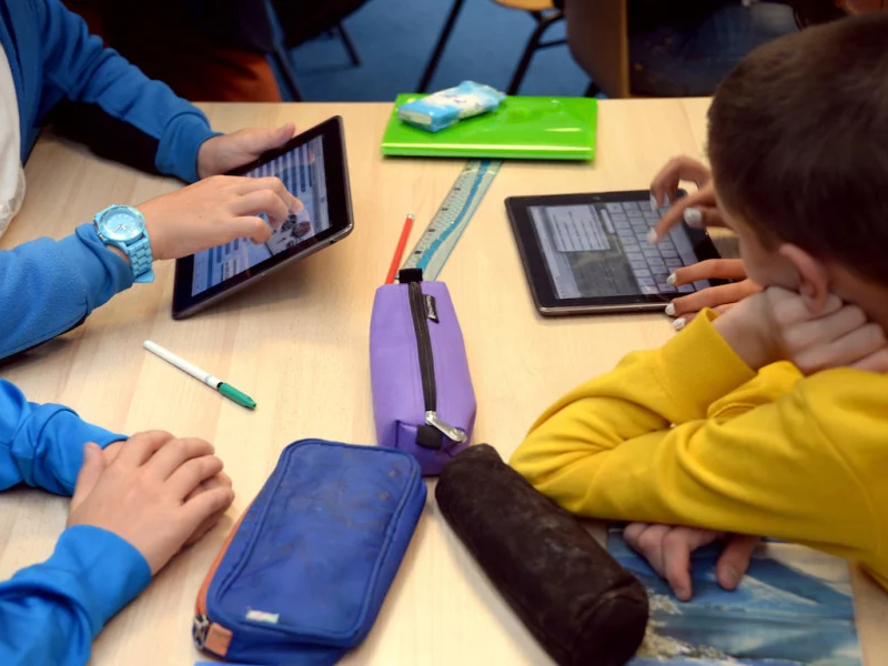 المجلس الاقتصادي يحث على ضبط استعمال الذكاء الاصطناعي داخل المؤسسات التربوية