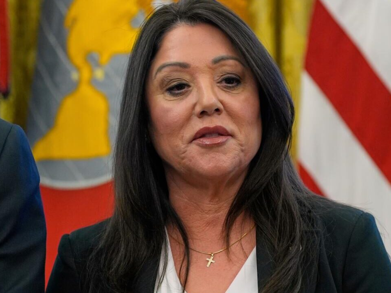 وزيرة العمل الأمريكية تغادر منصبها في إدارة ترامب وسط جدل إداري