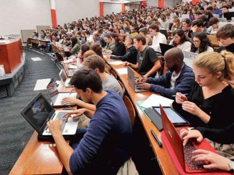 رسوم تصل إلى 3941 يورو.. قرار فرنسي يهدد جاذبية الجامعات لدى الطلبة المغاربة