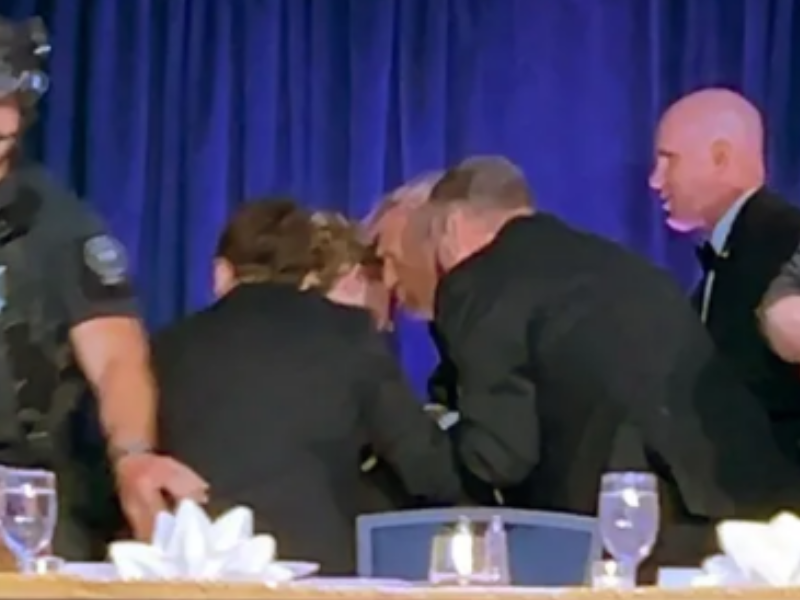 القضاء الأميركي يوجّه تهمة محاولة اغتيال ترامب لمسلح حاول اقتحام حفل عشاء في واشنطن