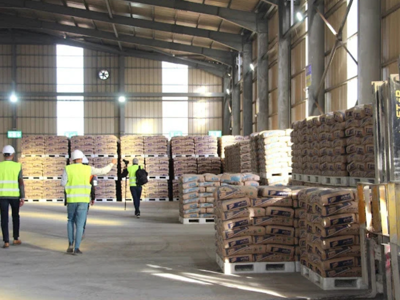 تحسن مبيعات الإسمنت بالمغرب في مارس 2026 رغم تراجع فصلي