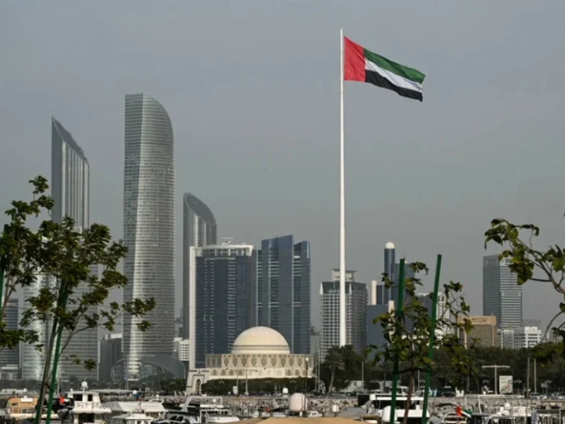الإمارات تتوعد بالرد وتحمّل إيران مسؤولية هجمات صاروخية على أراضيها