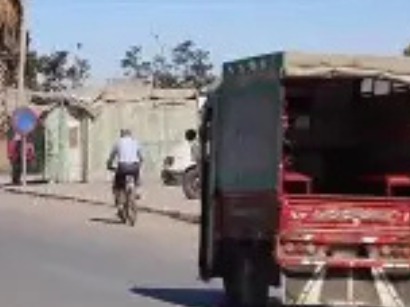 فوضى “التريبورتورات” بسلا تعيد الجدل حول تنظيم النقل الثلاثي والعشوائية الحضرية