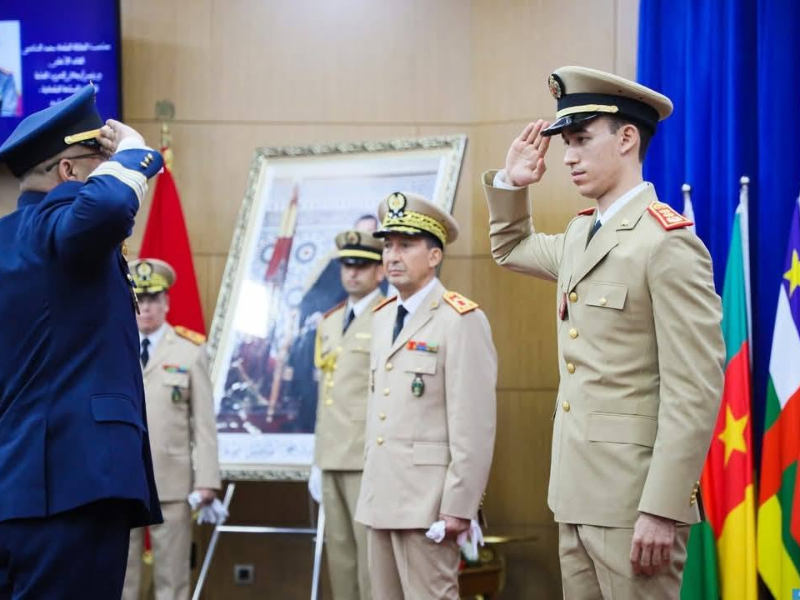 ولي العهد مولاي الحسن يشرف على تخرج الفوج الـ26 للسلك العالي للدفاع والفوج الـ60 لسلك الأركان بالقنيطرة