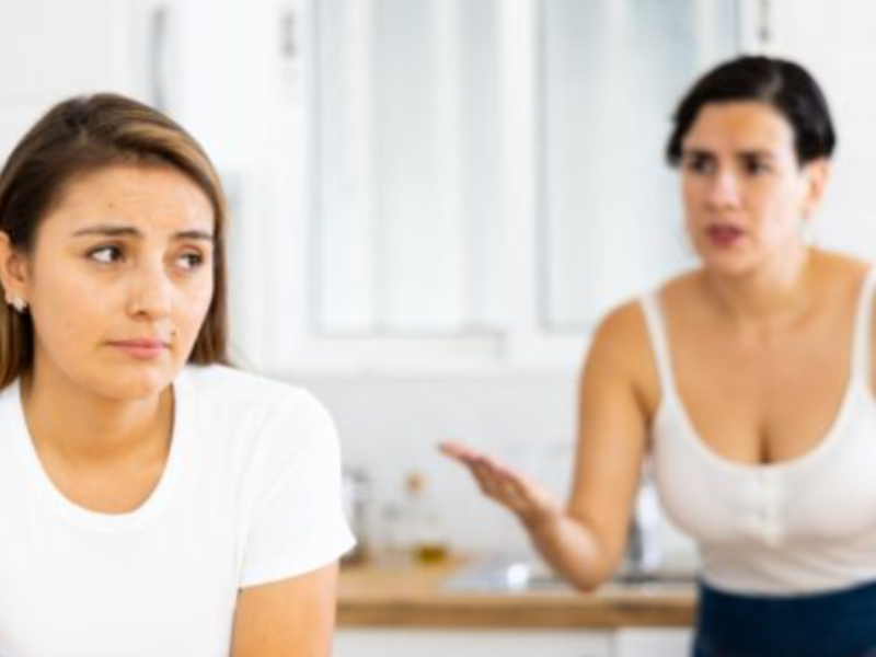 لماذا قد ينزعج بعض الإخوة من خطوبة أشقائهم؟.. علم النفس يفسر ما وراء هذه المشاعر