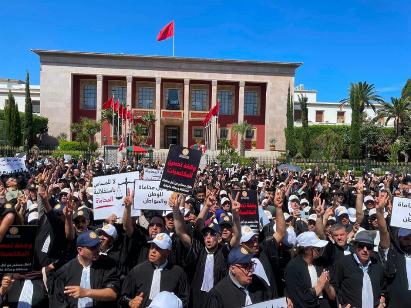 تصعيد جديد للمحامين.. توقف عن الخدمات واعتصام مفتوح بالرباط