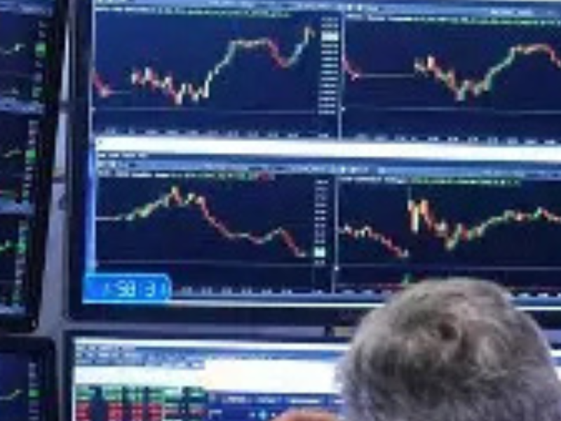 رغم أرباح قياسية.. سهم "سامسونغ" يتراجع في بورصة سيول وسط مخاوف المستثمرين