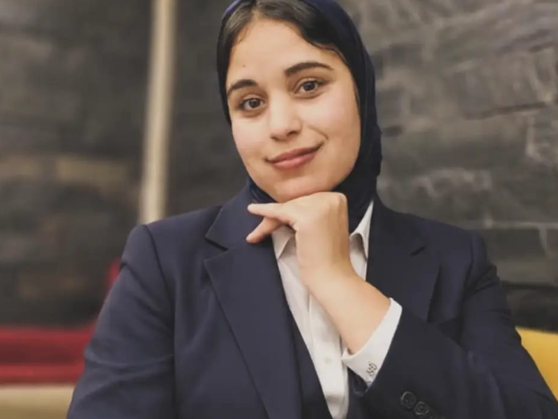الجسد كمسرح للزمن في قصيدة “وصايا جدّة لحفيدتها البضّة”