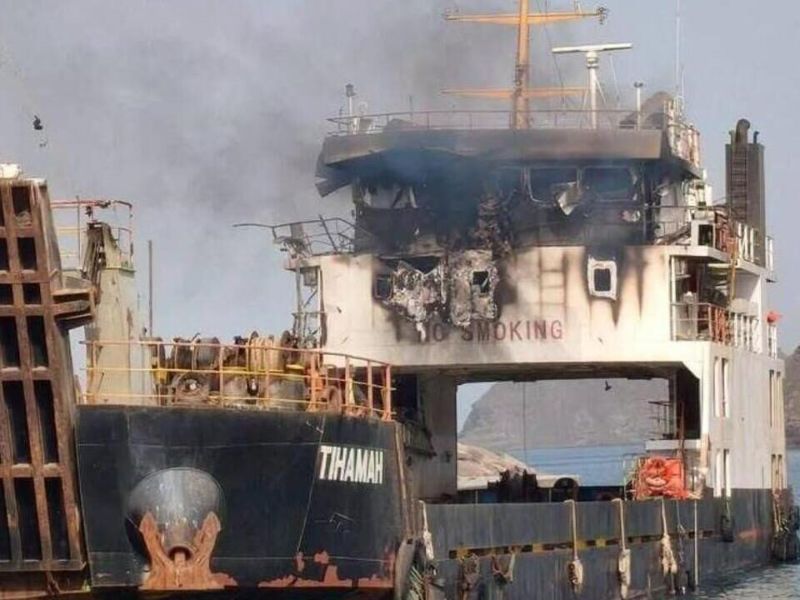 اليمن.. مقتل 6 أشخاص في هجوم مزدوج استهدف سفينة قرب باب المندب