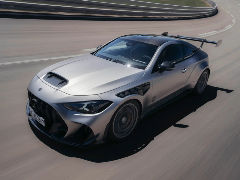 مرسيدس AMG CLE 646 في مواجهة فورد موستانغ GTD.. عندما تتحول السيارات إلى أسلحة للحلبة