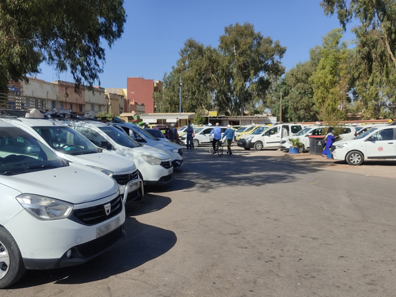 مهنيو سيارات الأجرة يطالبون برفع التعريفة بسبب غلاء المحروقات