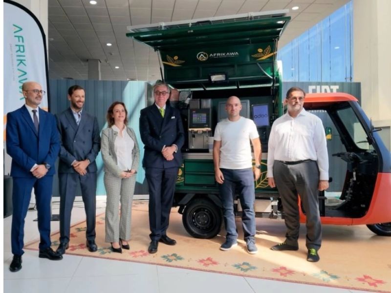 سيارة كهربائية تتحول إلى مقهى متنقل.. مشروع «AFRIKAWA» يفتح فرصاً جديدة للشباب بالمغرب