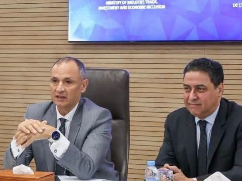 رياض مزّور وعمر حجيرة.. تنسيق حكومي لتعزيز الاستثمار والصناعة وتنويع الأسواق الخارجية