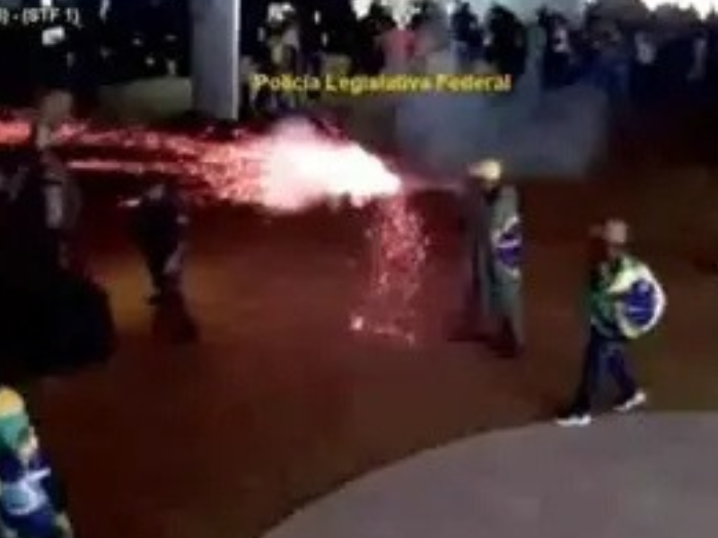 البرازيل.. فلافيو بولسونارو يعلن من الولايات المتحدة قيادته للمعارضة ويتهم لولا بالتزوير