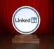 ​LinkedIn كيطلق “Premium All‑in‑One” باش يجلب لَفونداتور، الستارتاب والـPME
