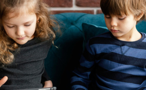 التوقف عن حساب وقت الشاشات: دعونا نساعد أطفالنا على العيش حقًا في العصر الرقمي