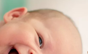 كيف تساعد طفلك على النوم: نصائح وتقنيات فعّالة من الولادة حتى مرحلة الطفولة المبكرة