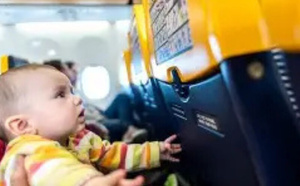 السفر مع طفل رضيع: كيف نتعامل مع صراخه ومواقف الركاب؟