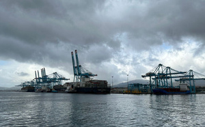 عودة الملاحة البحرية بين طنجة المتوسط والجزيرة الخضراء بعد توقف العاصفة “ليوناردو”