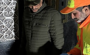 السلطات المحلية بالقصر الكبير توزع مساعدات غذائية على المواطنين العائدين بعد تحسن الأحوال الجوية