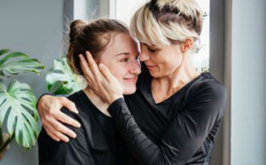 المراهقة الصعبة: كيف يواجه بعض الآباء تغيرات أبنائهم؟