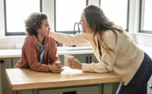 عبارات بسيطة تساعد الأطفال على تجاوز الخوف من الفشل: مقاربة تربوية نفسية